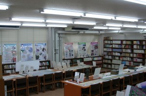小杉高校の図書室で開催された「越中万葉パビリオン」全景