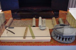 巻物と文房具