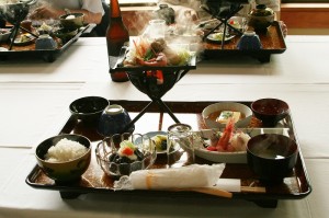 昼食。羽咋の郷土料理です