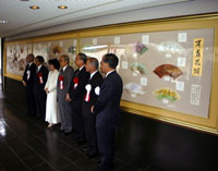 除幕式の様子の写真