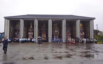 蔵の中の花山車の画像